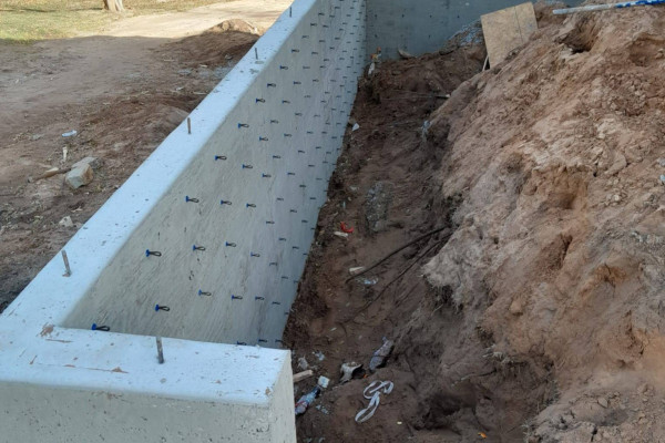 RETAINING WALL 